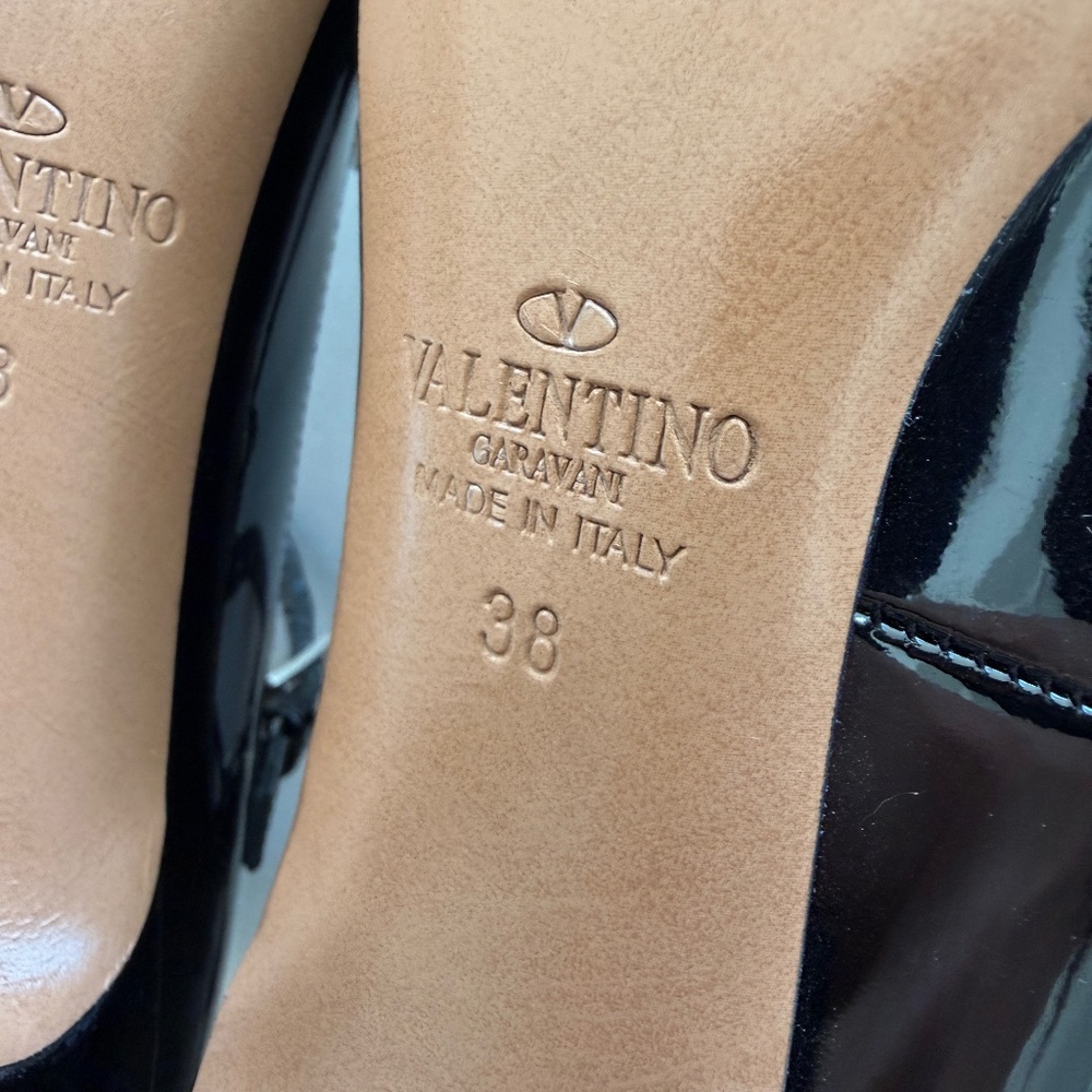 Valentino Garavani Black Patent Leather Studded Strappy Pumps Heels Size 38 Auth - Picture 14 of 16